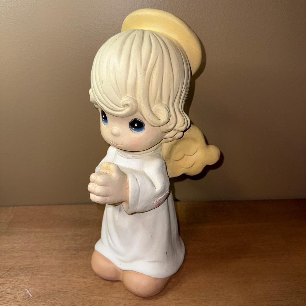 Precious Moments 1998 Large Kneeling Angel Figurine Universal Statuary 2701 12"